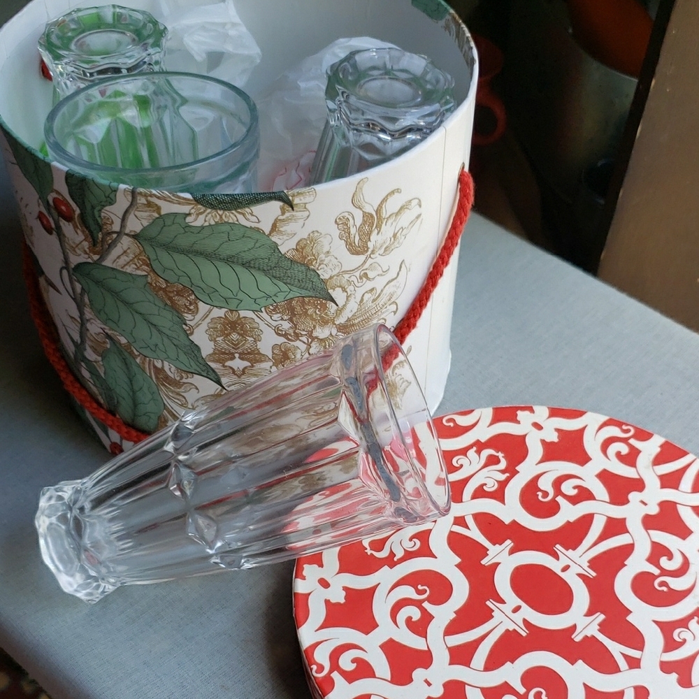Fifth Avenue Glass Tumbler Set /Four W/box